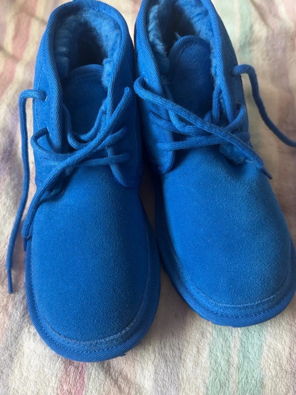 UGG Kids Mini Boot size 3Y in Vibrant Blue Suede